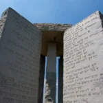 Kode Rahasia di Georgia Guidestones: Apa Pesan Tersembunyi?